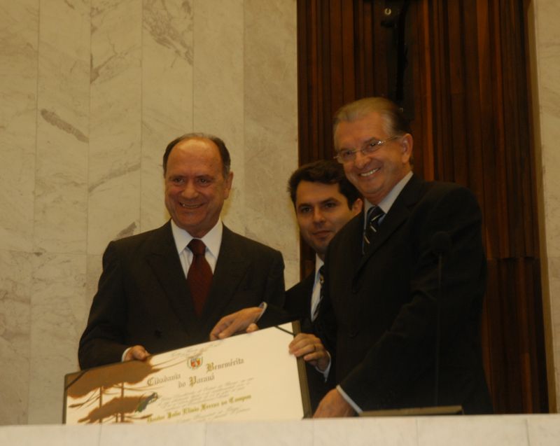 João Elisio Ferraz de Campos Recebe Título Na Assembleia