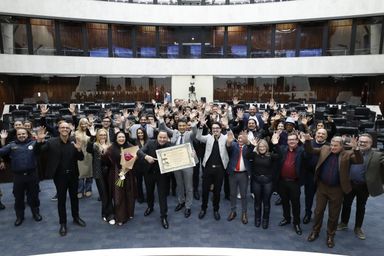 Empresário João Alves Anselmo recebe título de Cidadão Benemérito do Paraná na Assembleia Legislativa