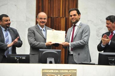 Ações em prol da cultura e da paz realizadas pela Ordem Rosacruz são homenageadas na Assembleia