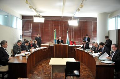CCJ aprova mensagens do Governo e projeto do Tribunal de Justiça