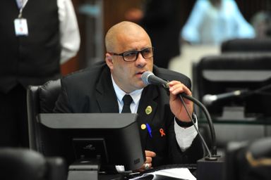 Soldado Fruet pede que TCE suspenda licitação para gestão da frota do Estado