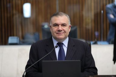 Proposta visa criar o Dia Estadual de Combate ao Etarismo