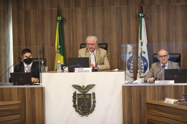 PEC do Espanhol recebe parecer favorável, mas tem votação adiada na CCJ