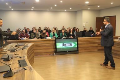 Assessores parlamentares participam do curso de atualização sobre técnicas legislativas