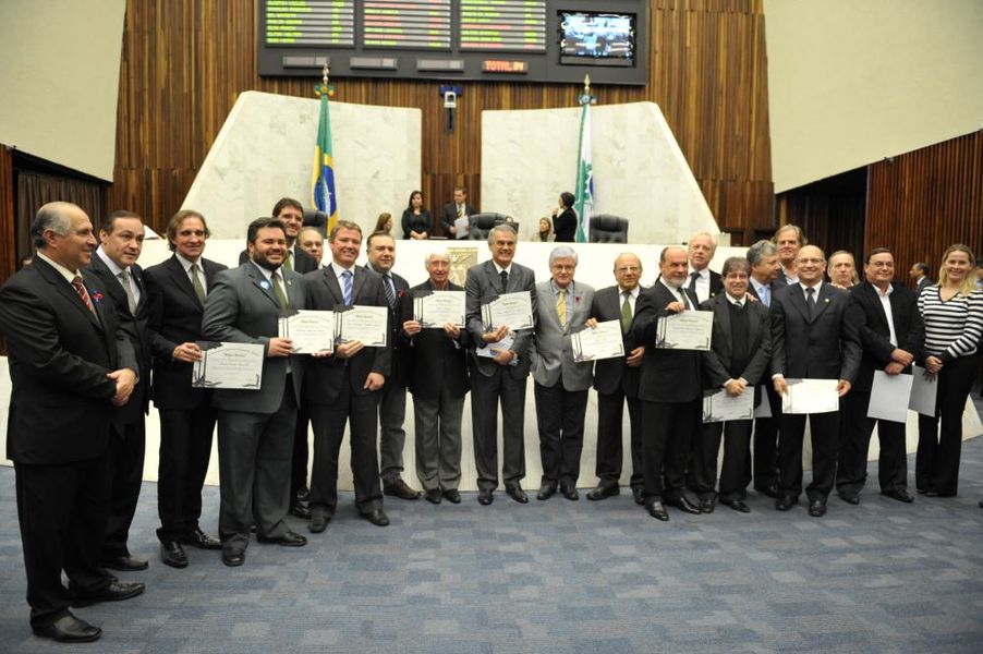Diretores de Coxa são homenageados na Alep. 