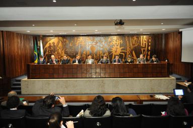 Comissão de Reforma Política ouve estudantes e lideranças empresariais