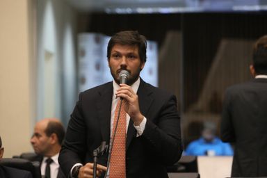 Líder do PSB quer reduzir honorários dos procuradores do Estado