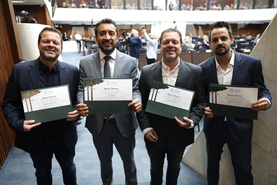 adriano josé homenagens