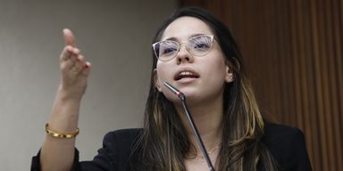 Deputada Ana Júlia (PT) protocola requerimento sobre falhas na merenda escolar e afastamento de direção em colégio estadual