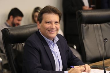 Projeto que consolida a legislação referente à defesa do consumidor vai para votação em plenário. Saiba o que muda