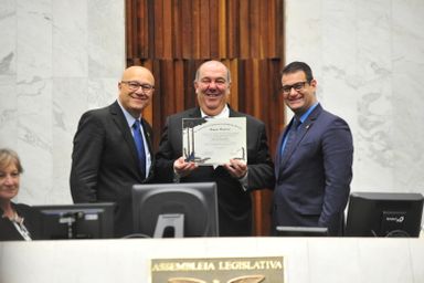 Trabalho da Associação dos Amigos do Hospital de Clínicas é homenageado na Assembleia