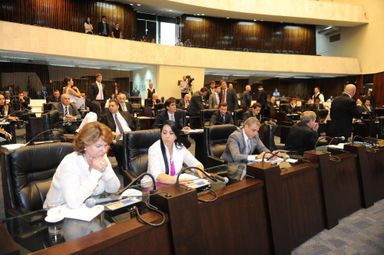 Assembleia aprova projeto que regulamenta forma de cobrança dos combustíveis no Paraná