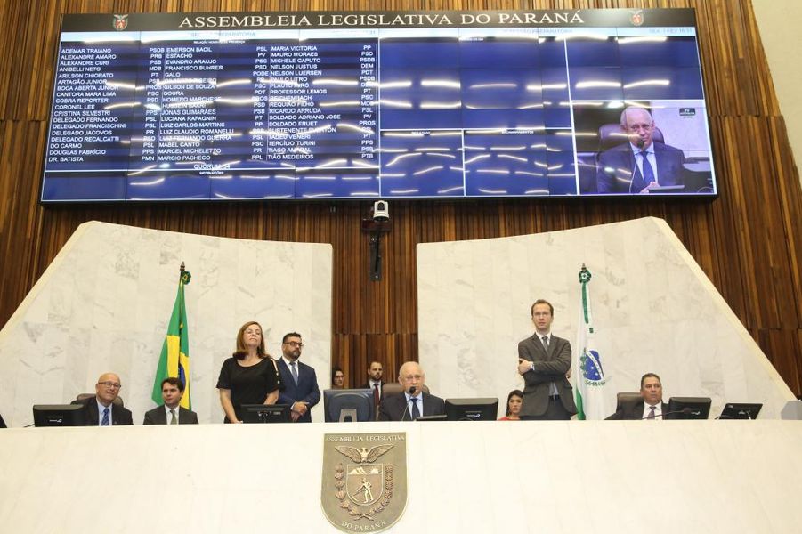 mesa economia papel