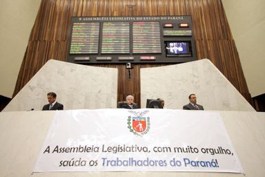 Deputados prestam homenagem aos trabalhadores em comemoração ao 1º de maio