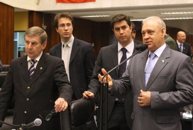 Deputados aprovam substitutivo ao projeto da ADAPAR