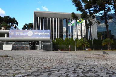 Programação da Assembleia tem homenagens e debates sobre terceirização, arte, empreendedorismo e transporte ferroviário