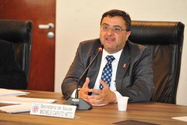 Michele Caputo afirma que o Paraná realizou 45 mil cirurgias eletivas no período de um ano