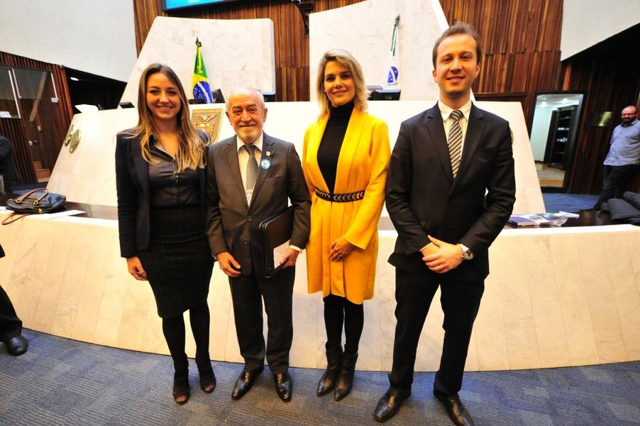 Da esquerda para a direita: Roberta Picussa, Florian Madruga, Francis Fontoura e Dylliardi Alessi