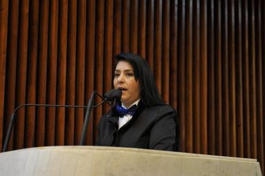 Cantora Mara Lima fala em Plenário sobre a campanha "Agosto Azul"