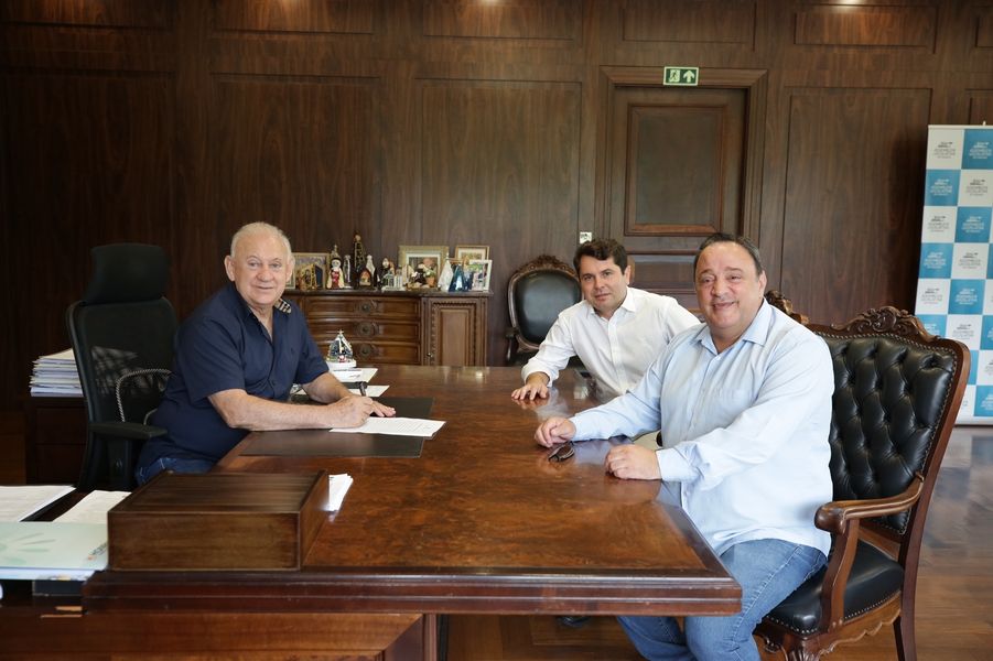 Hussein Bakri reassume cargo
