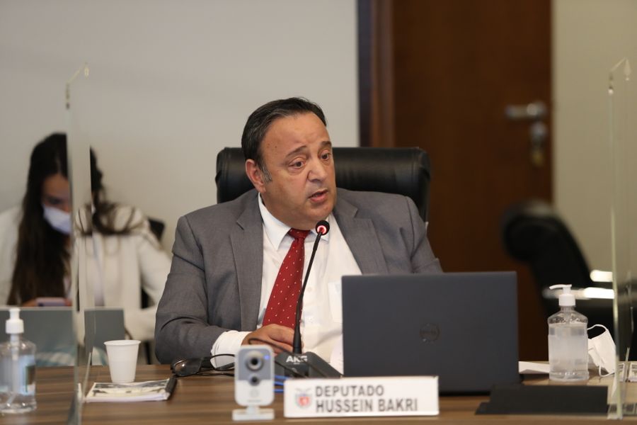 hussein educação