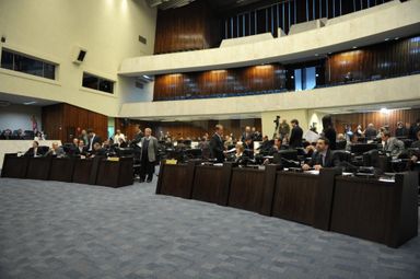 Assembleia mantem isenção de taxas de energia e água para hospitais federais