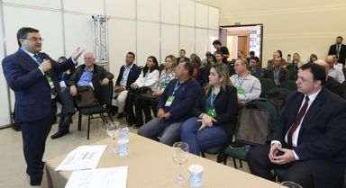 Gestão da Saúde Pública do Paraná é apresentada para legisladores municipais de todo o país