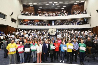 Mais de 700 alunos da rede pública participam de aulão preparatório do ENEM na Assembleia