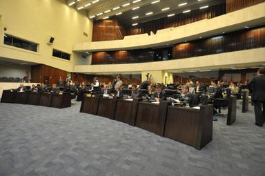 Relatório final da Comissão de Revisão do Regimento Interno passa em segunda votação