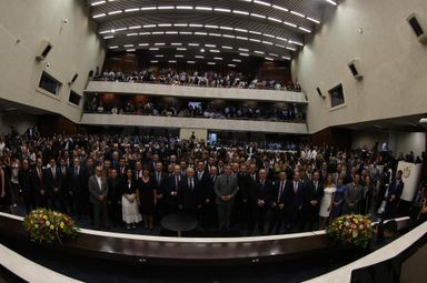 Com a Assembleia lotada, deputados eleitos para a 19ª Legislatura tomaram posse nesta sexta-feira (1º)