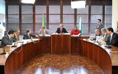 CCJ aprova quatro mensagens do Executivo e quatro projetos do Judiciário