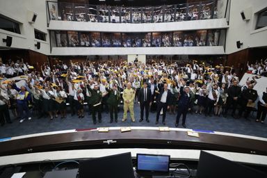 Clubes de Desbravadores e Aventureiros são homenageados em solenidade lotada na Assembleia