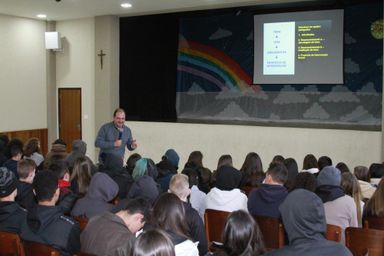 Estudantes começam a se preparar com aulas do Assembleia no Enem 2019
