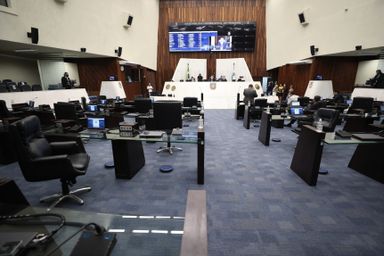 Deputados aprovam prorrogação de auxílio emergencial para classe artística