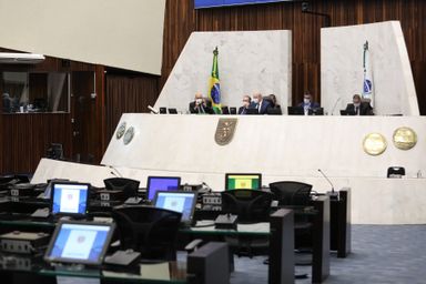 Assembleia aprova punição para atos racistas e homofóbicos em estádios de futebol
