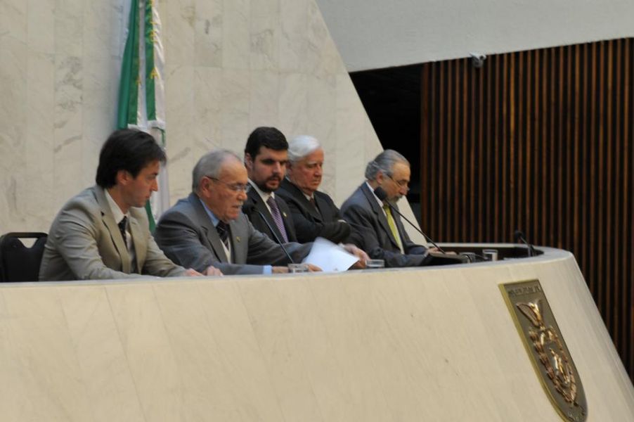 Sessão solene homenageia Archimedes de Macedo