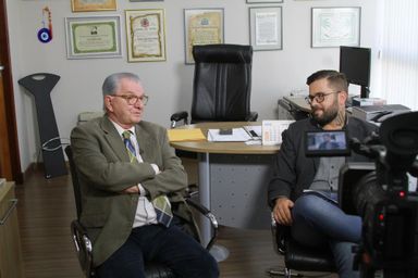 O "cavalheiro" Nelson Justus diz que trata a todos com muito carinho e usa a política para fazer amigos