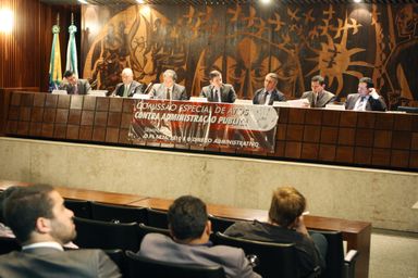 Especialistas debatem projeto federal que estabelece mais rigor no combate à corrupção