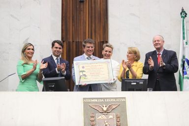 Referência internacional, neurocirurgião Ricardo Ramina recebe título de Cidadão Benemérito do Paraná