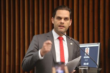 Data do golpe que instaurou a ditadura civil-militar deve ser repudiada e renegada, diz deputado, neste 31 de março