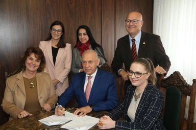 Assembleia e Iprade assinam acordo para incentivar a participação da mulher na política