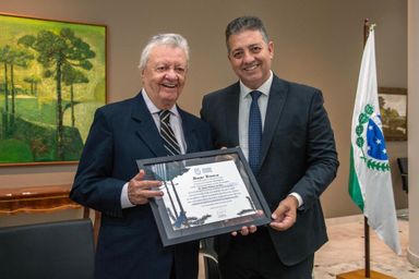 Deputado Cobra Repórter (PSD) entrega Menção Honrosa ao desembargador Dimas Ortêncio de Melo