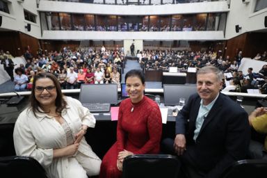 Sessão solene celebra aniversário de Pinhais e personalidades que contribuíram para a história do município