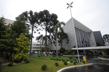 Nove projetos e um veto estão na pauta da sessão plenária de segunda-feira (6)
