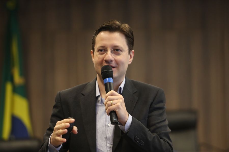 palestra escola legislativo saúde mental