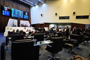 Projeto que obriga apresentação da carteira de vacinação dos alunos no ato da matrícula é aprovado em 2º turno