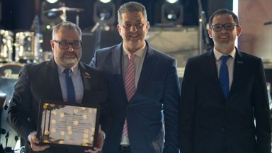 Deputado Cobra Repórter (PSD) entrega menção Honrosa da Assembleia à Apras e ao presidente regional Rodrigo Leocardio