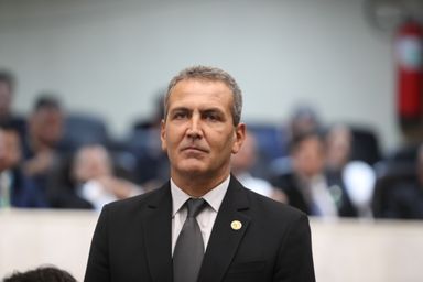 Delegado-titular do Centro de Operações Policiais Especiais (COPE) recebe homenagem na Assembleia Legislativa