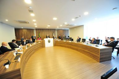 CCJ aprova cessão de servidores da SEED para entidades que ofertam educação especial