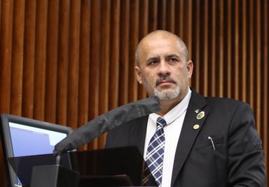 Deputado Soldado Fruet questiona publicidade do Governo em obras das pedageiras